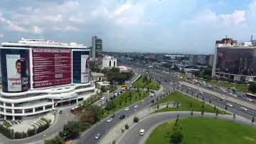 دليل جامعة استينيا للطلاب العرب 2025