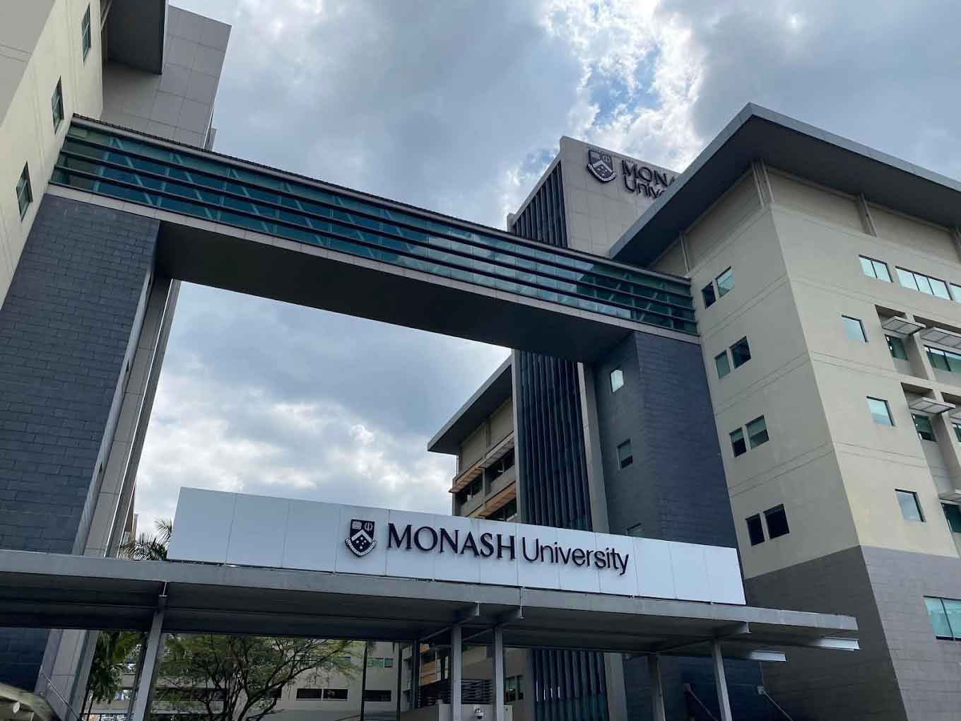 أفضل 4 جامعات أجنبية في ماليزيا حسب QS 2027
