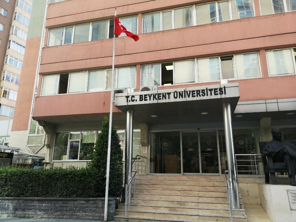 منح جامعة بيكنت