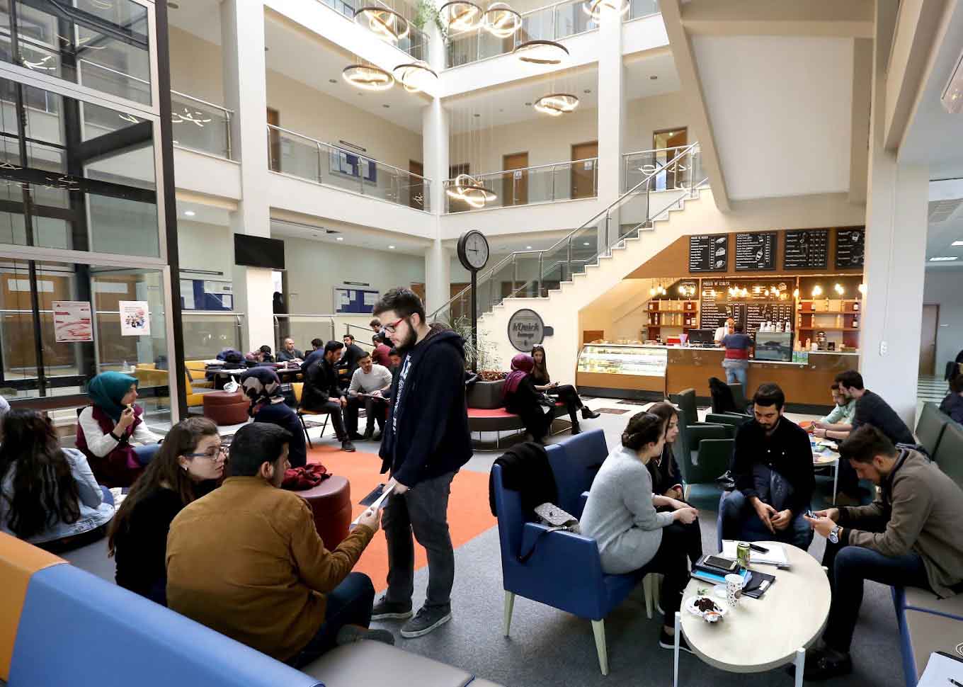 الدراسة في جامعة حسن كاليونجو