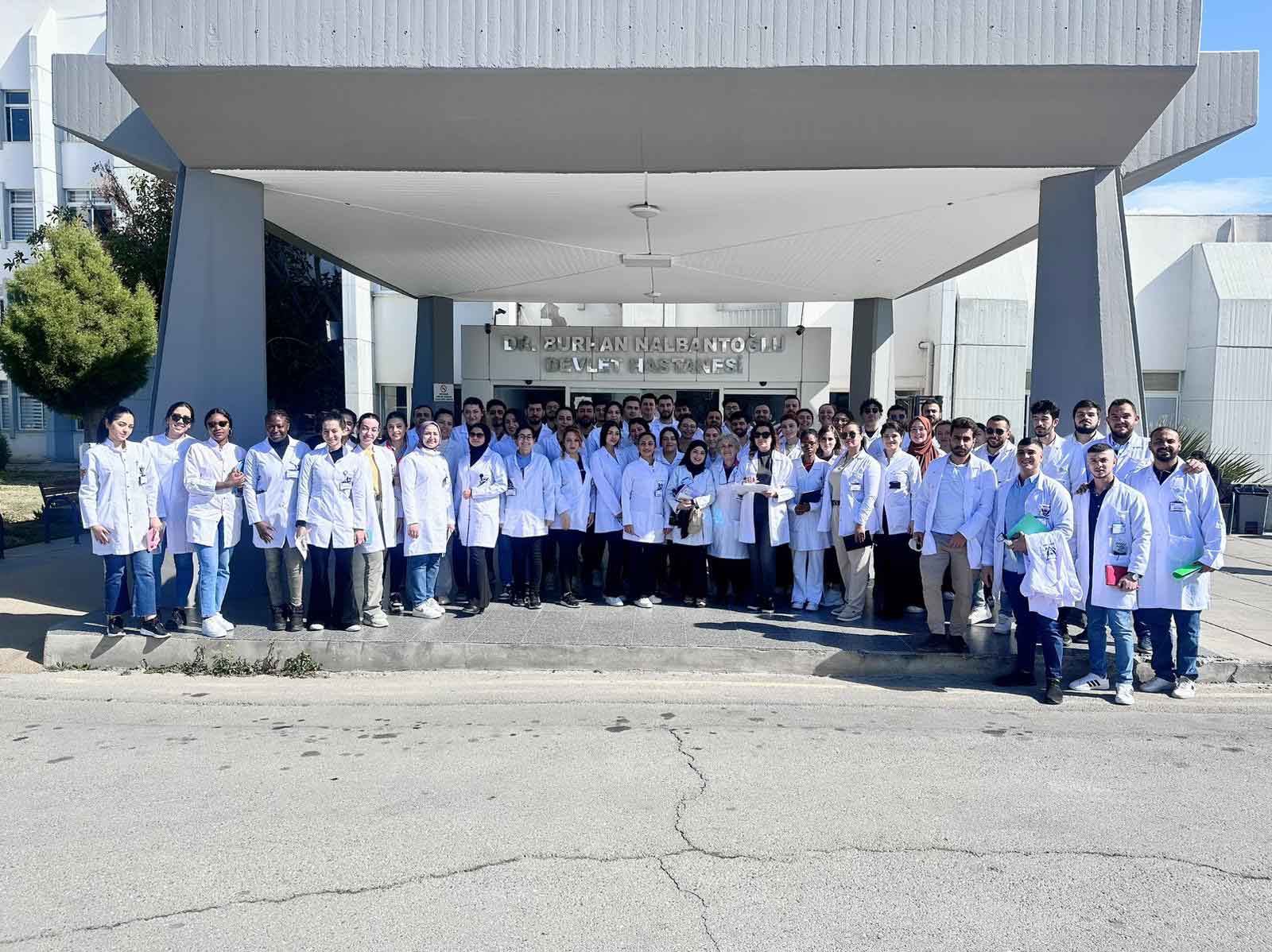 دراسة الطب البشري في جامعة جيرنا الأمريكية