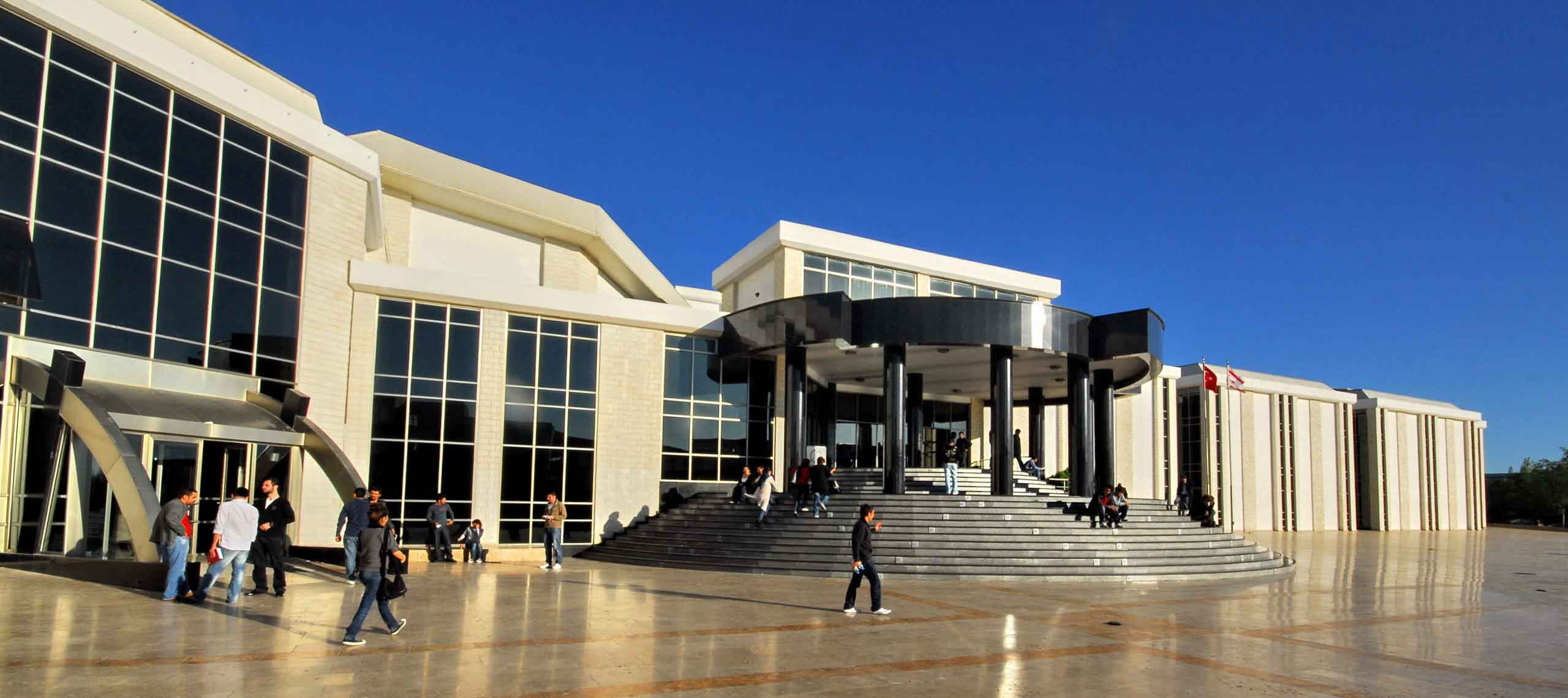 منح جامعة الشرق الأدنى