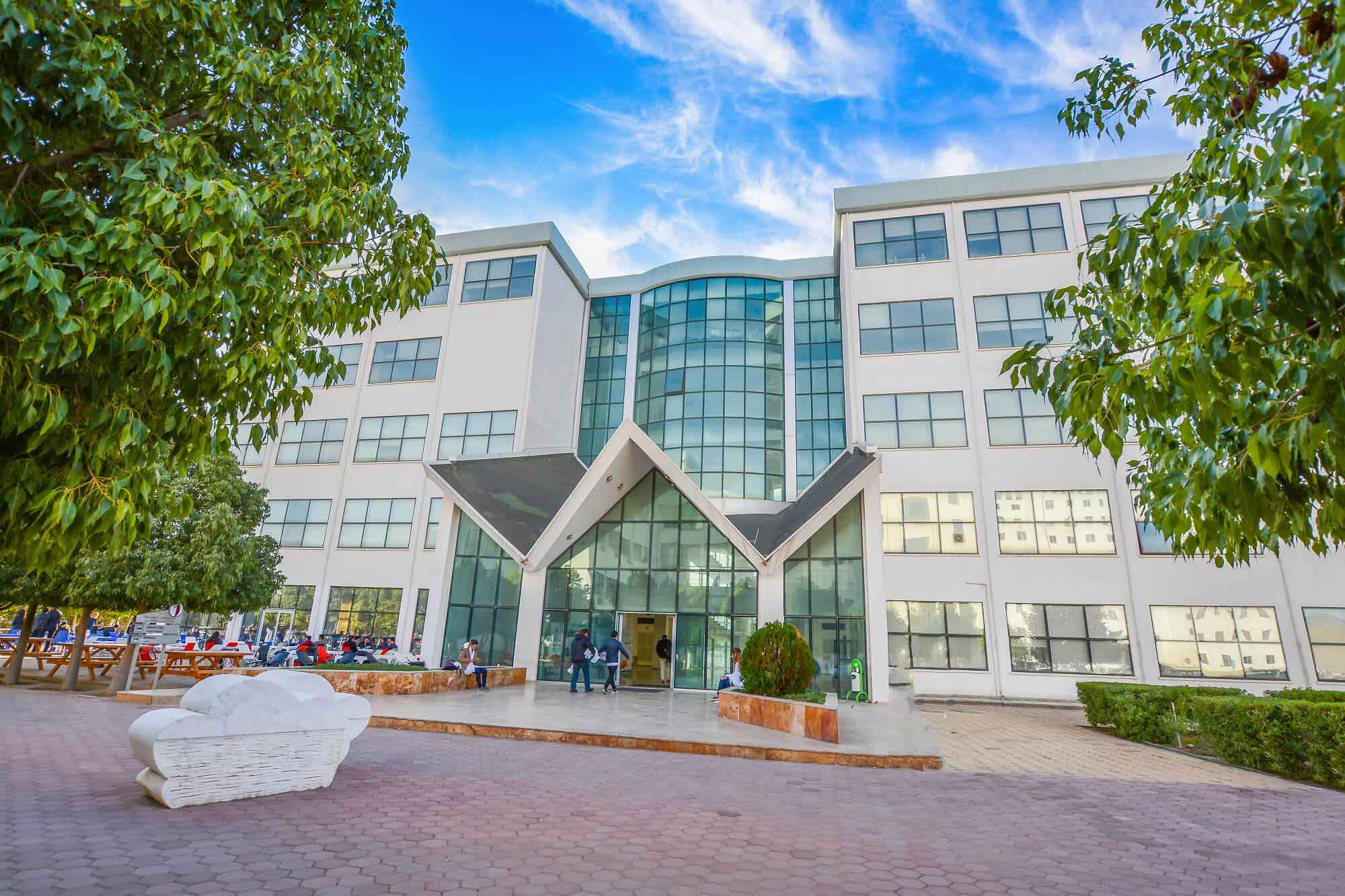 الهندسة الكهربائية والإلكترونية في قبرص