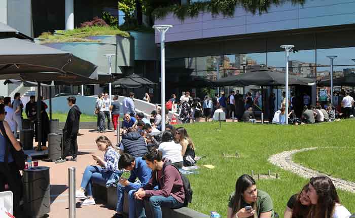 الدراسة في جامعة نيشان تاشي