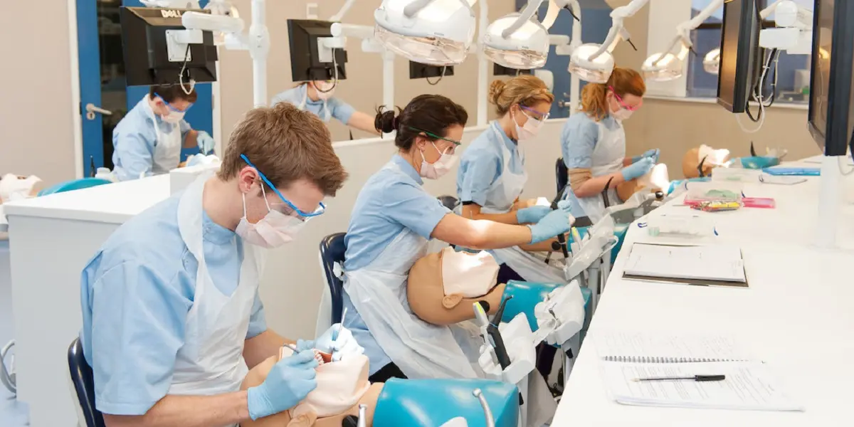 أفضل الجامعات لدراسة طب الأسنان في قبرص التركية